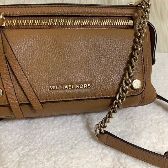 MICHAEL KORS Brown Leather Multi-compartment E/W MITCHELL Chain Camera Crossbody - Picture 2 of 16